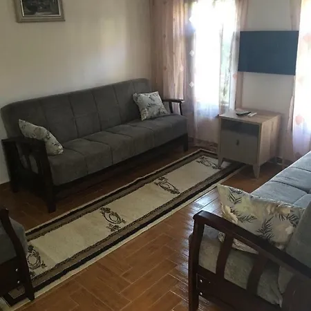 Lovely Three Bedroom House Near A White Sandy Beach Casa de Férias