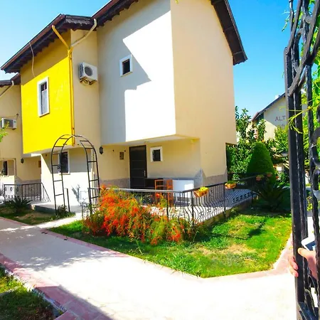 Casa de Férias Lovely Three Bedroom House Near A White Sandy Beach